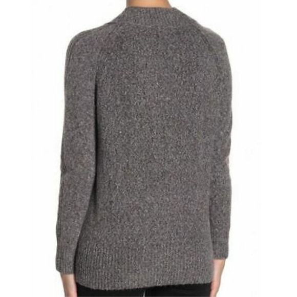 Susina Cozy Portrait V-Neck Sweater - Picture 2 of 12